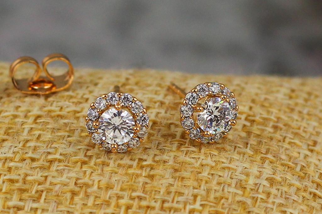 Серьги гвоздики Xuping Jewelry круглый камень в ободке из фианитов 8 мм Золотистый (1921965399)