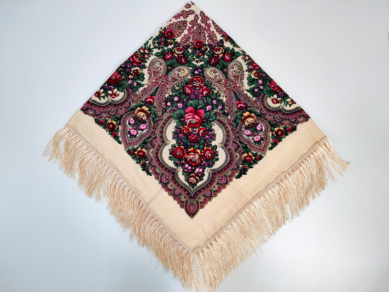 Платок в народном стиле Букет цветов 120х120 см Молочного М24 (29416902)