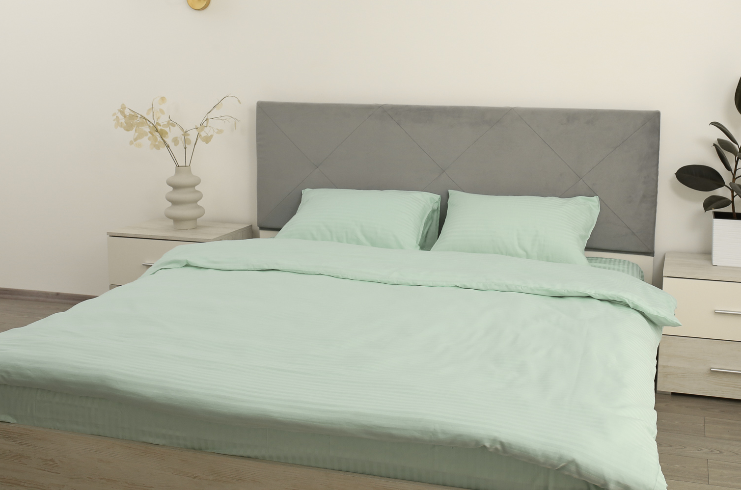 Комплект постельного белья семейный Amore lightgreen5504 страйп-сатин Светло-зеленый (KPB-As-STLux-lightgreen5504 70x70_) - фото 2 Комплект постельного белья семейный Amore lightgreen5504 страйп-сатин Светло-зеленый (KPB-As-STLux-lightgreen5504 70x70_) - фото 2