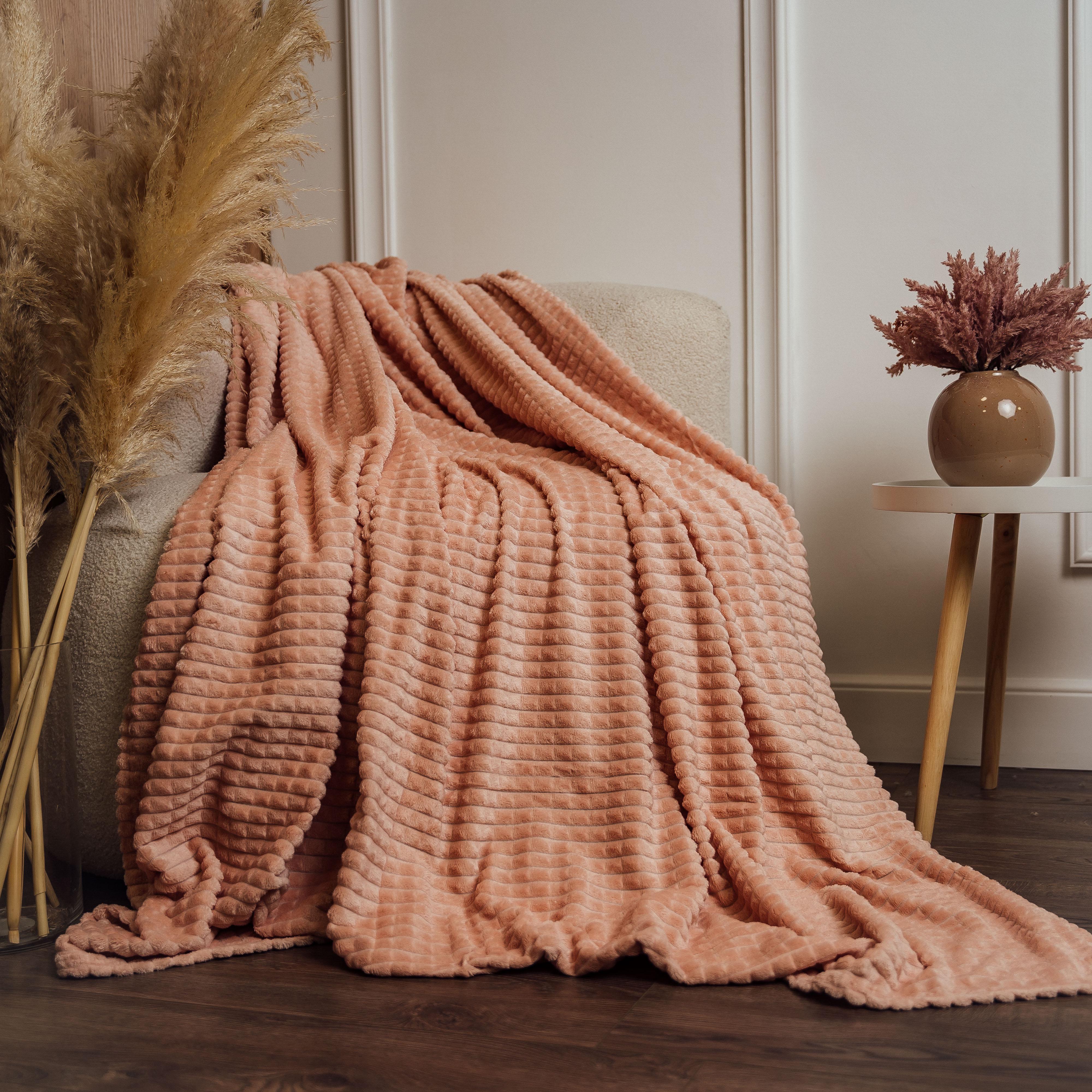 Плед велюровый в квадратик двоспальный Персиковый (4004)