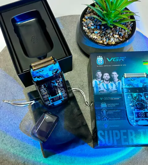 Електробритва VGR V-352 шейвер подвійне лезо IPX5 LED Display - фото 2