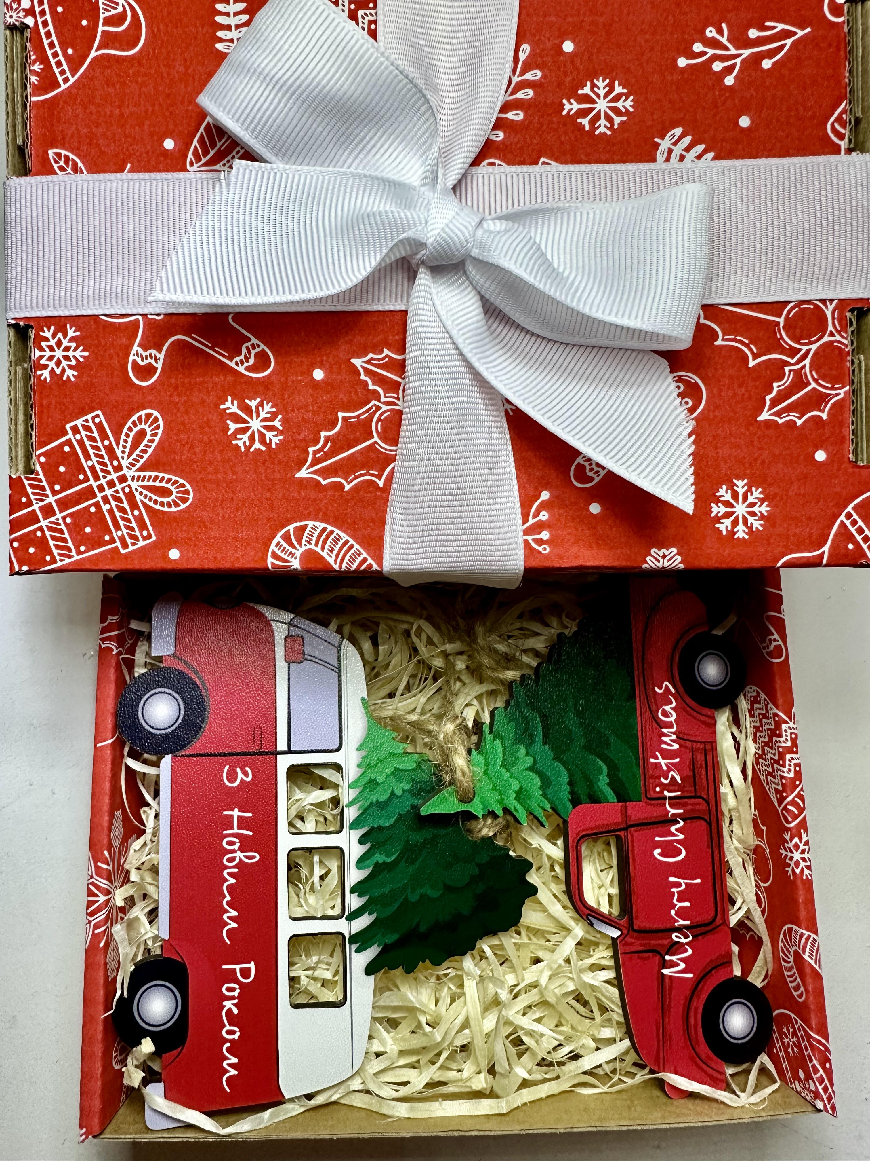 Подарунковий бокс з новорічними іграшками 4 шт. (13479902) - фото 7