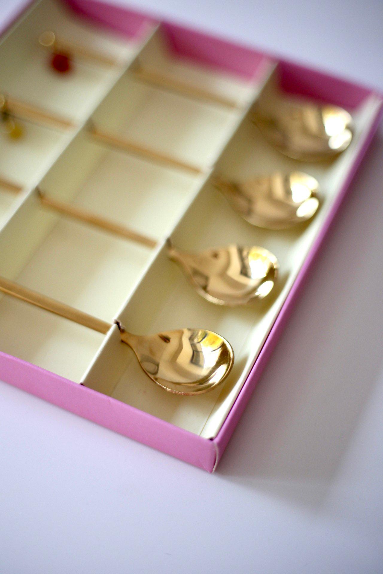 Набор десертных ложек с подвесками 4 пр. Золотистый (00000010190) - фото 2 Набор десертных ложек с подвесками 4 пр. Золотистый (00000010190) - фото 2