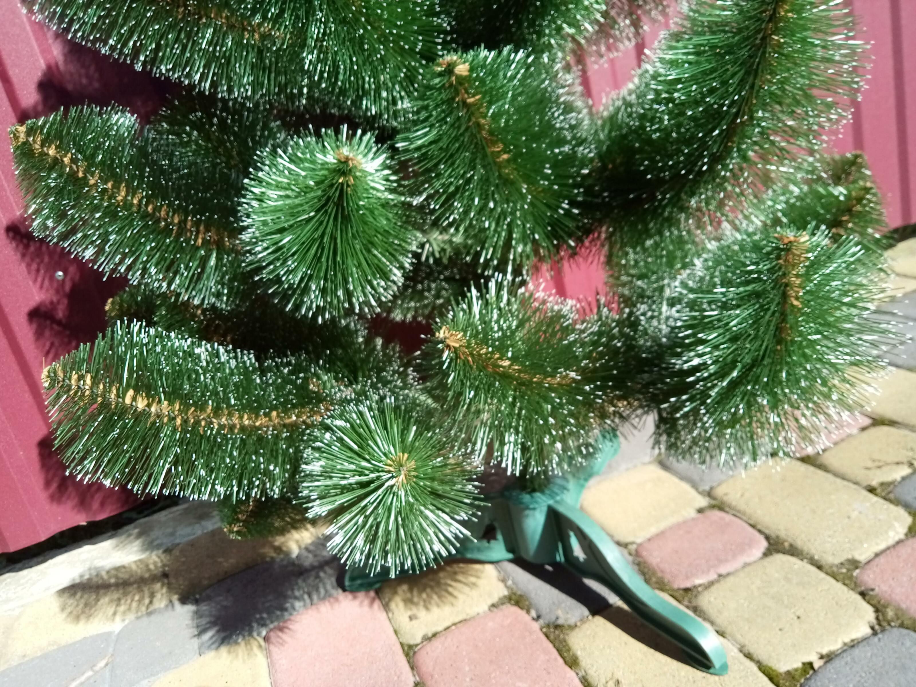 Сосна штучна з білими кінчиками та розбірною підставкою 2,10 м (Сосна-210) - фото 2 Сосна штучна з білими кінчиками та розбірною підставкою 2,10 м (Сосна-210) - фото 2