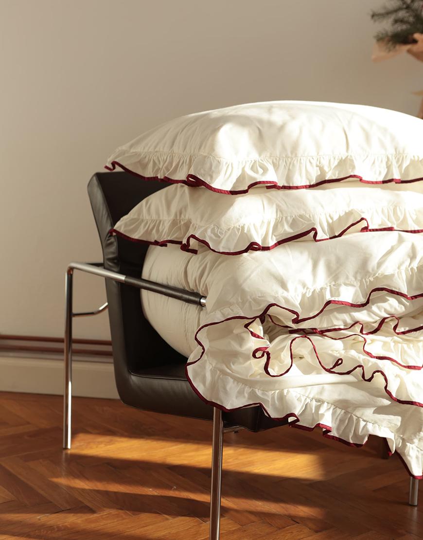 Комплект постільної білизни BEDCLOZZZES молочний з червоним Півтораспальний