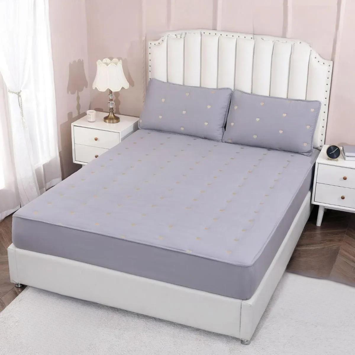 Простынь на резинке Koloco 180х200/30 см и 2 наволочки 50х70 см Серый (40811) Простынь на резинке Koloco 180х200/30 см и 2 наволочки 50х70 см Серый (40811)