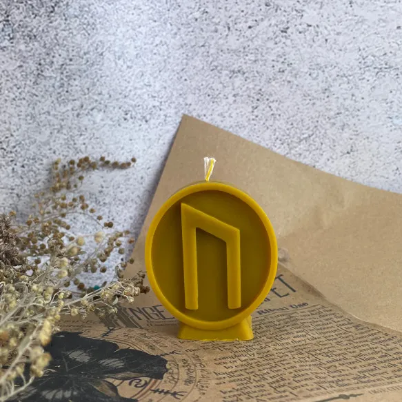 Свеча восковая руническая Уруз (18880488)