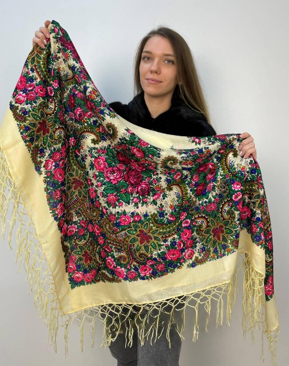 Платок Розы 120х120 см Молочный (29434362)