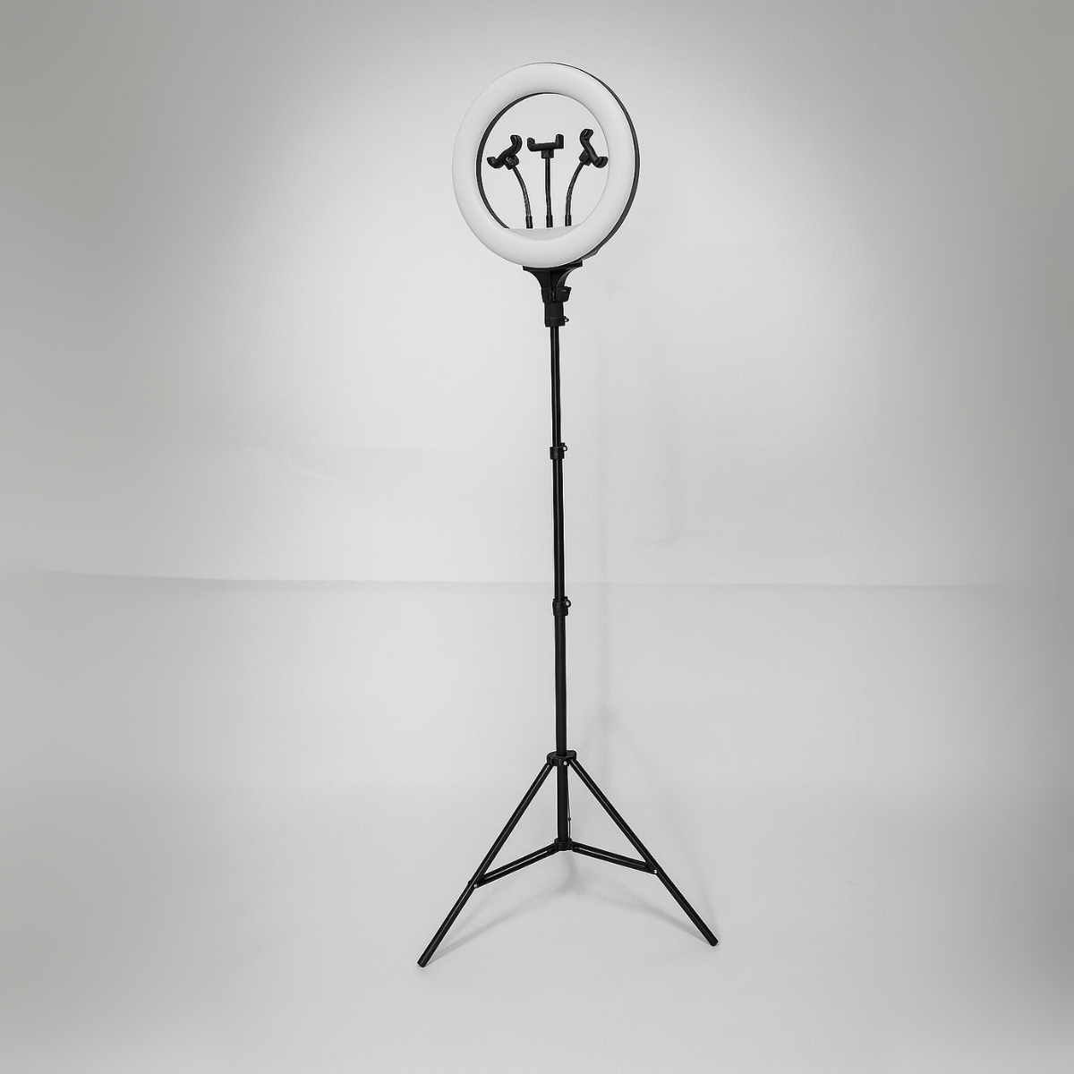 Кольцевая лампа LED со штативом Soft Ring с тремя держателями для телефона 36 см (RL-14-А) - фото 6 Кольцевая лампа LED со штативом Soft Ring с тремя держателями для телефона 36 см (RL-14-А) - фото 6