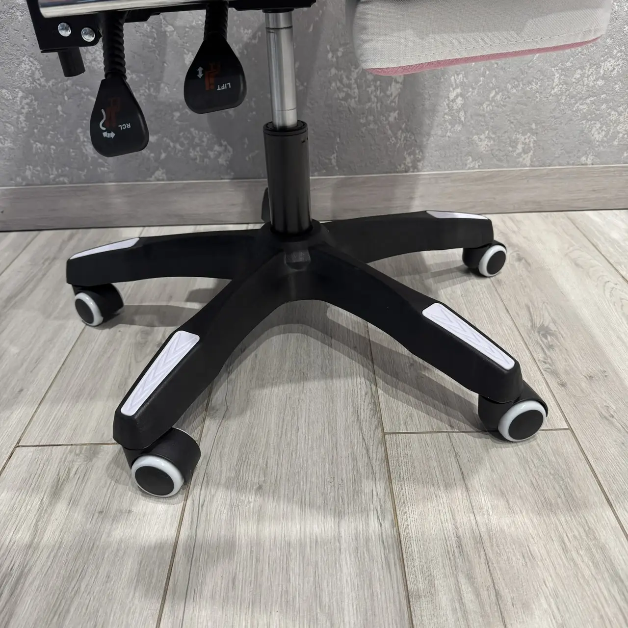 Кресло компьютерное тканевое EC Gaming K40 Розово-белый - фото 12