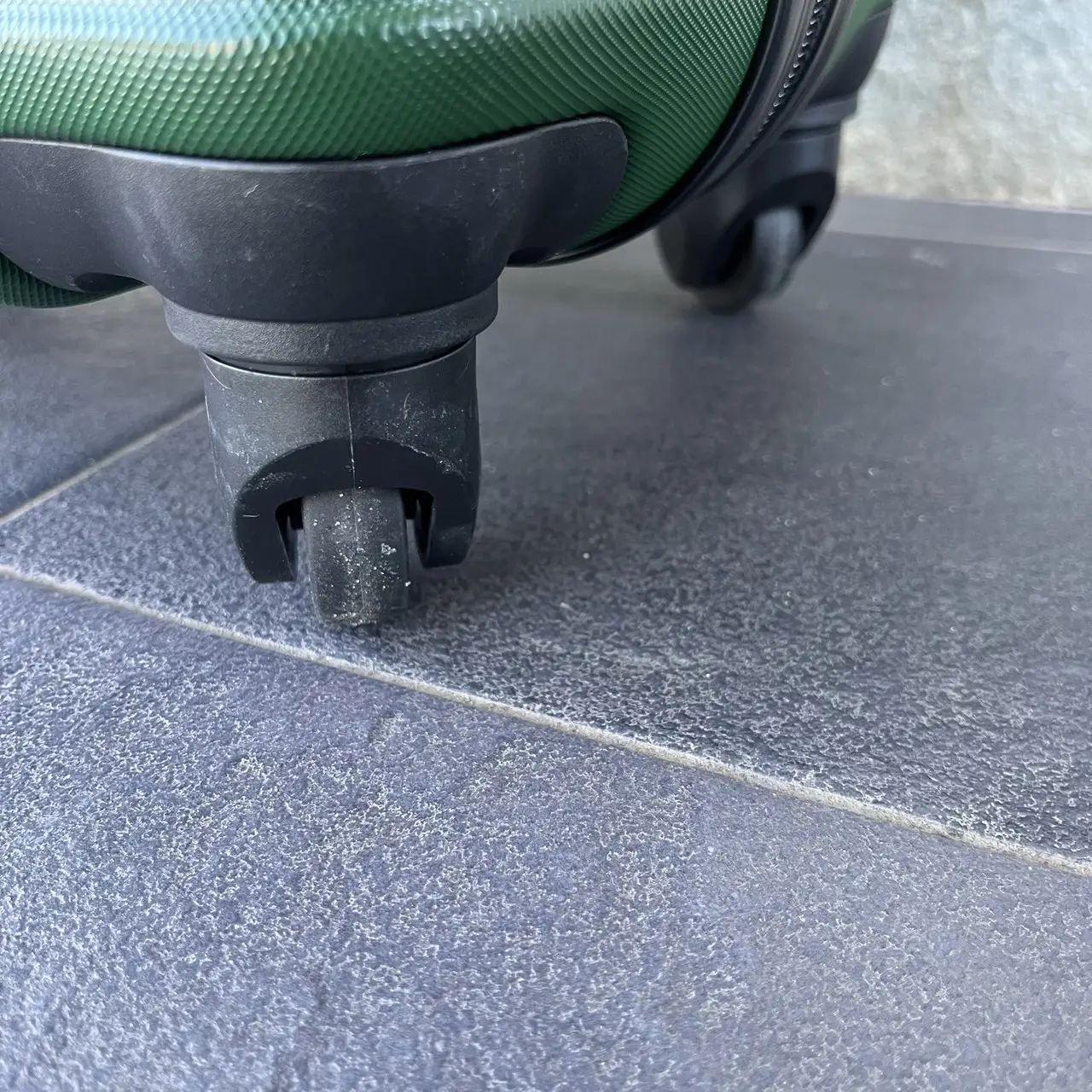 Чемодан дорожный Bloom 1507 М 63 л Зеленый - фото 5