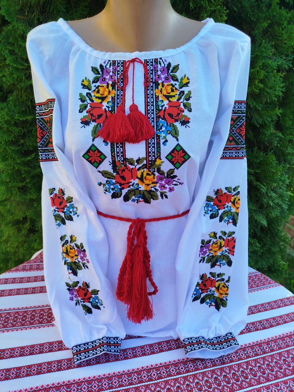 Вишита блузка Букет на білому з трояндовим узором р. 58 (2658937997)