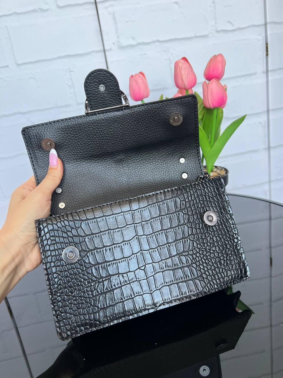 Клатч жіночий на ланцюжку з екошкіри з принтом Чорний (2732414516) - фото 8 Клатч жіночий на ланцюжку з екошкіри з принтом Чорний (2732414516) - фото 8