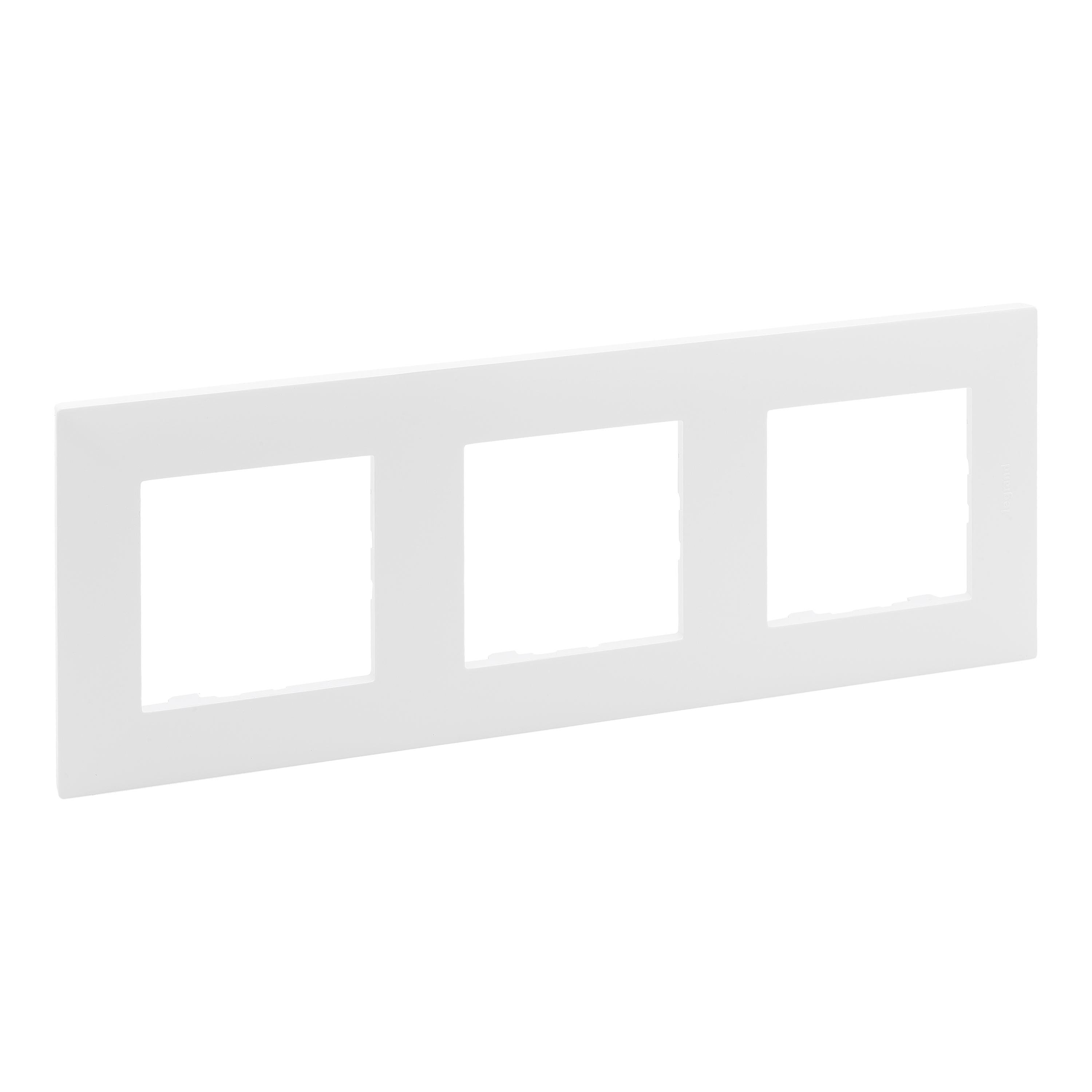 Рамка Legrand NILOE STEP 3-постовая Белый (863193) Рамка Legrand NILOE STEP 3-постовая Белый (863193)