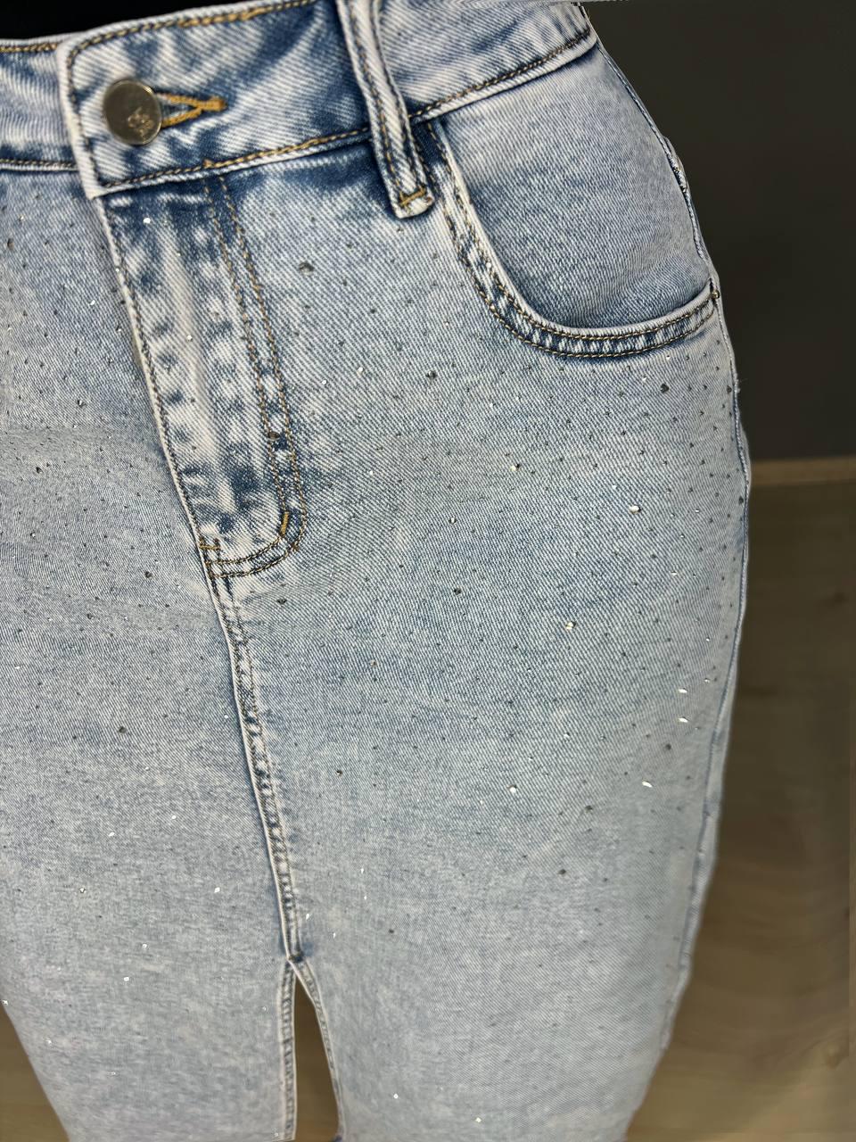 Спідниця жіноча джинсова Liana 421 розсип камінців пряма розріз попереду стрейчева великі розміри р. 40 Блакитний (3996) - фото 3 Спідниця жіноча джинсова Liana 421 розсип камінців пряма розріз попереду стрейчева великі розміри р. 40 Блакитний (3996) - фото 3