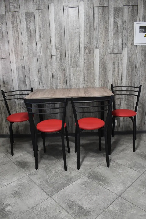 Комплект кухонний розкладний стіл та стільці 4 шт. Ніка в чорному каркасі 60х80/80х120х75 см Трюфель/Червоний (28373727)