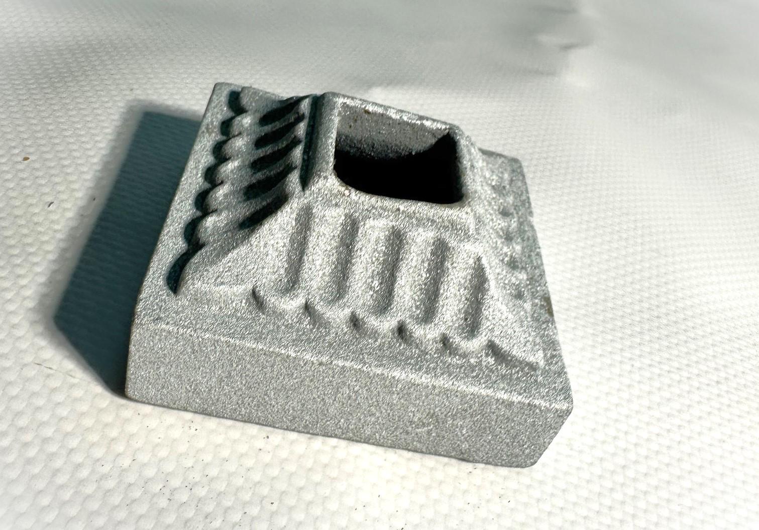 Ковпак-накладка декоративна чавунна оцинкована для маскування місця кріплення до монтажної поверхні 14x14 мм (FOC52Z) - фото 3 Ковпак-накладка декоративна чавунна оцинкована для маскування місця кріплення до монтажної поверхні 14x14 мм (FOC52Z) - фото 3