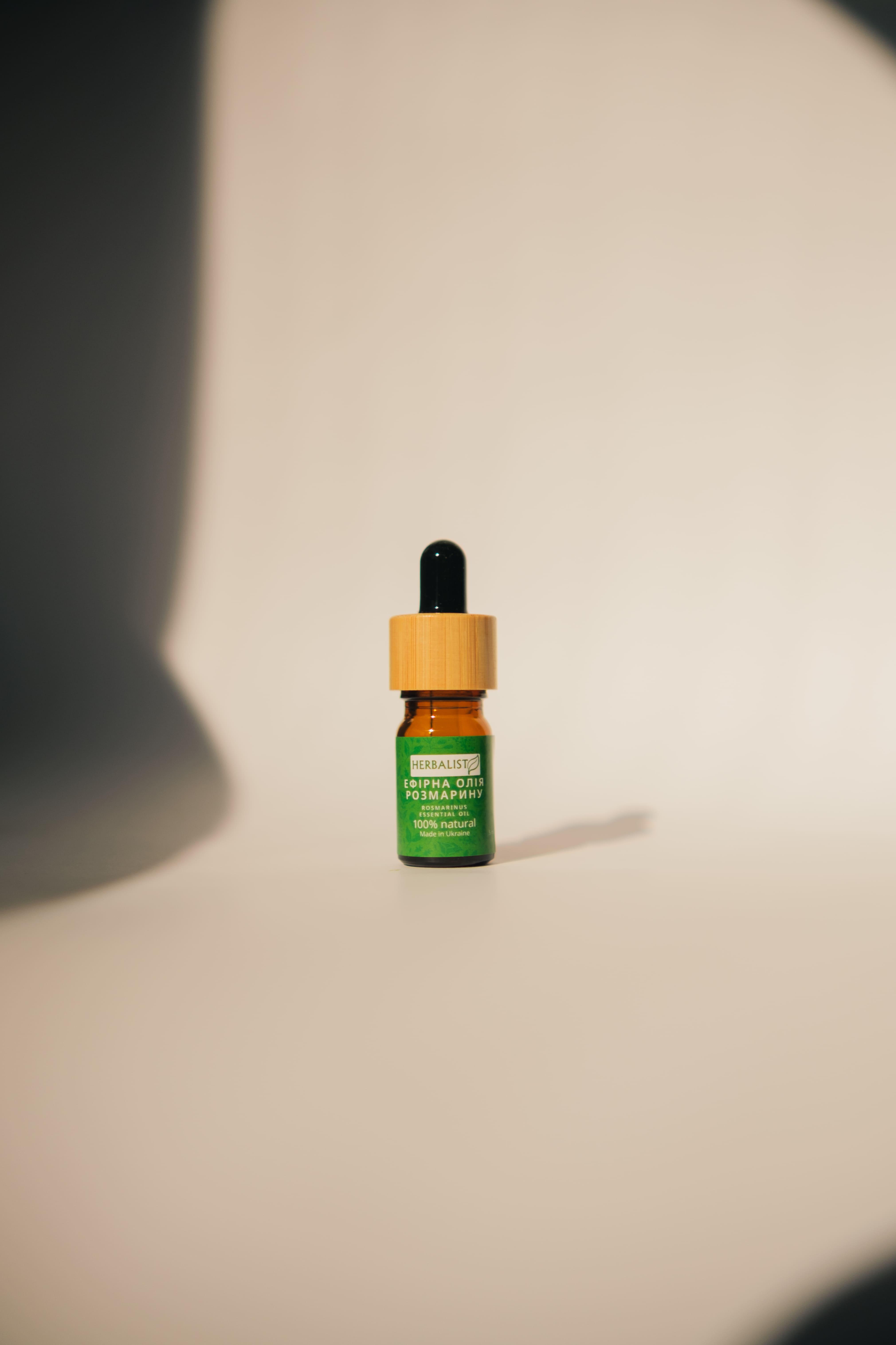 Ефірна олія розмарину HERBALIST 100% натуральний концентрат 5 мл (31023040) Ефірна олія розмарину HERBALIST 100% натуральний концентрат 5 мл (31023040)