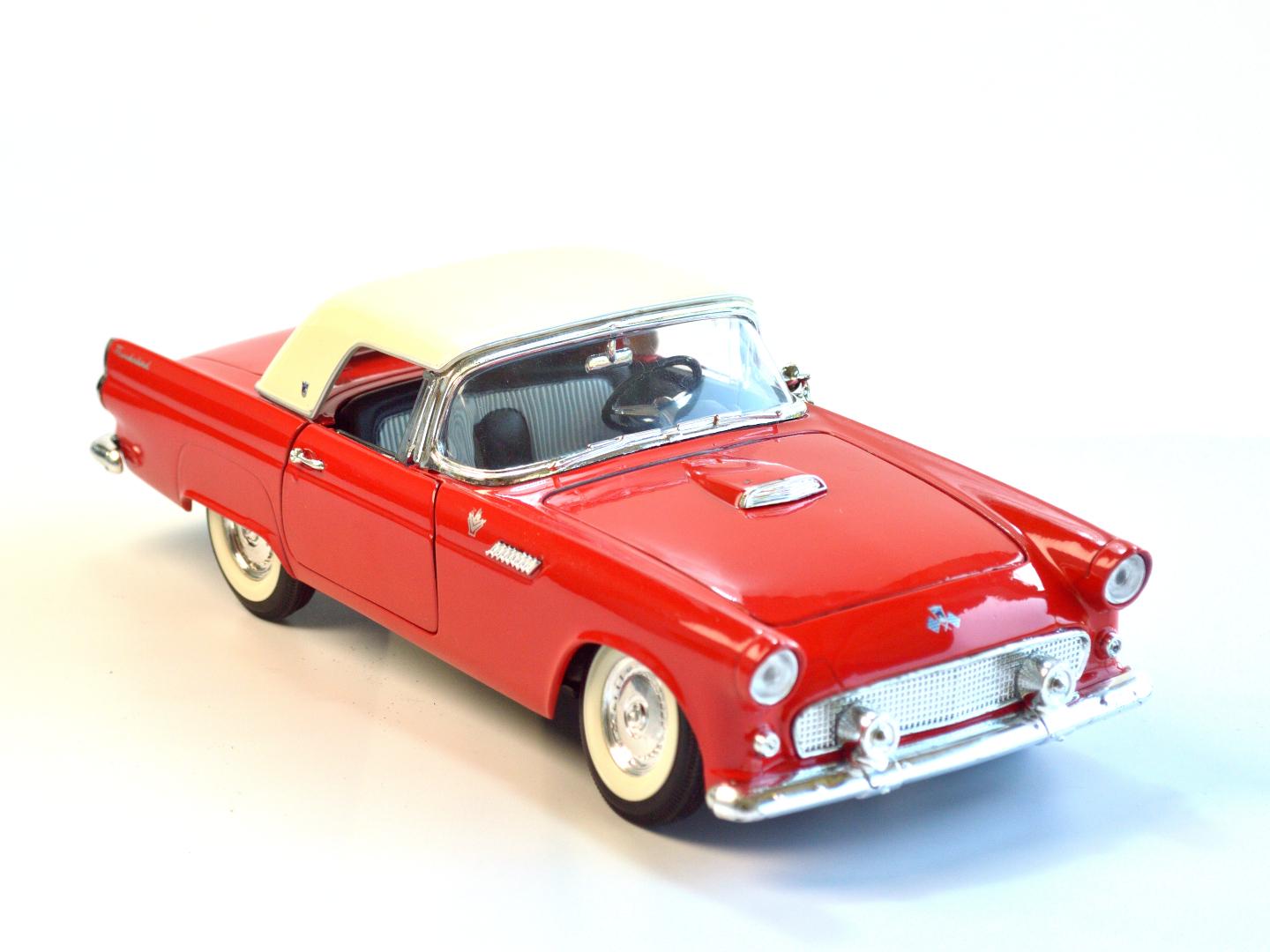 Модель автомобіля Road Tough Ford Thunderbird 1955 р. 1:18 Червоний (52)