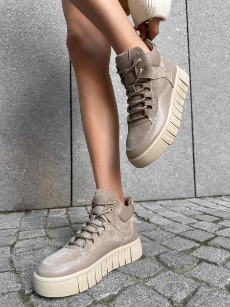 Кеди жіночі замшеві хайтопи зі шкіряними вставками на хутрі р. 39 25,5 см Бежевий - фото 2 Кеди жіночі замшеві хайтопи зі шкіряними вставками на хутрі р. 39 25,5 см Бежевий - фото 2