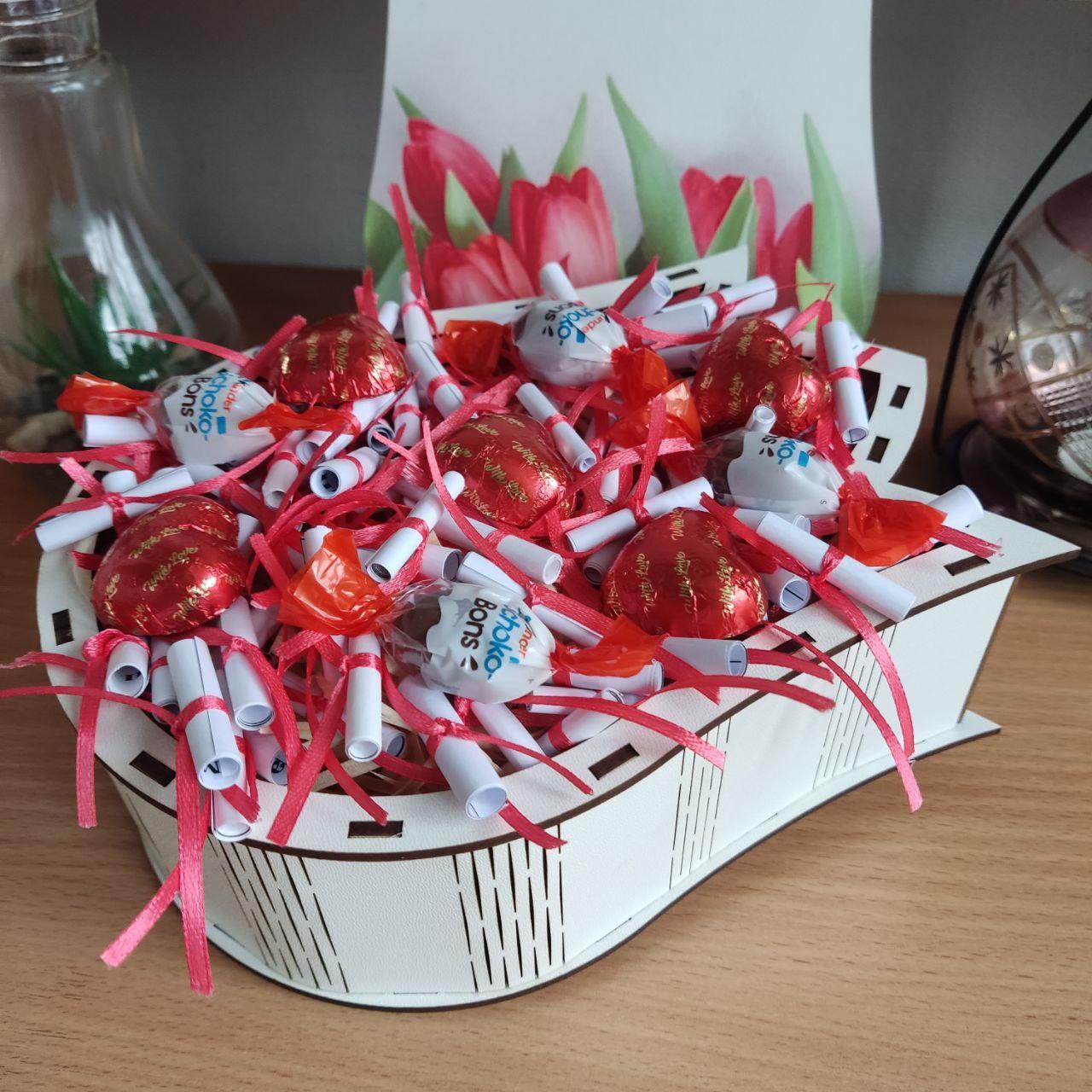 Подарочный бокс с конфетами и 101 причиной Почему я тебя люблю для девушки на день влюбленных (ar147)