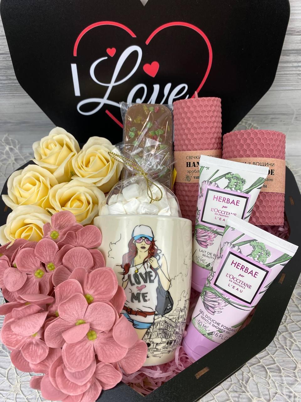 Подарочный набор косметики Love Me