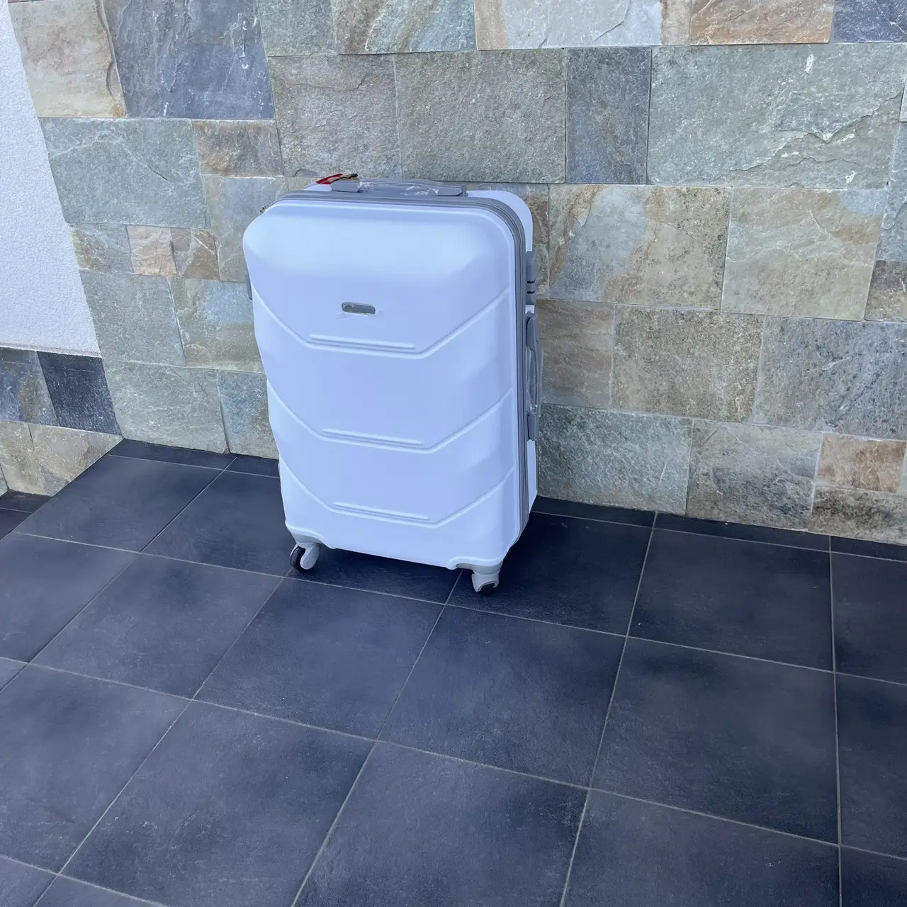 Валіза дорожня Bloom 1507 М 63 л Білий - фото 3 Валіза дорожня Bloom 1507 М 63 л Білий - фото 3