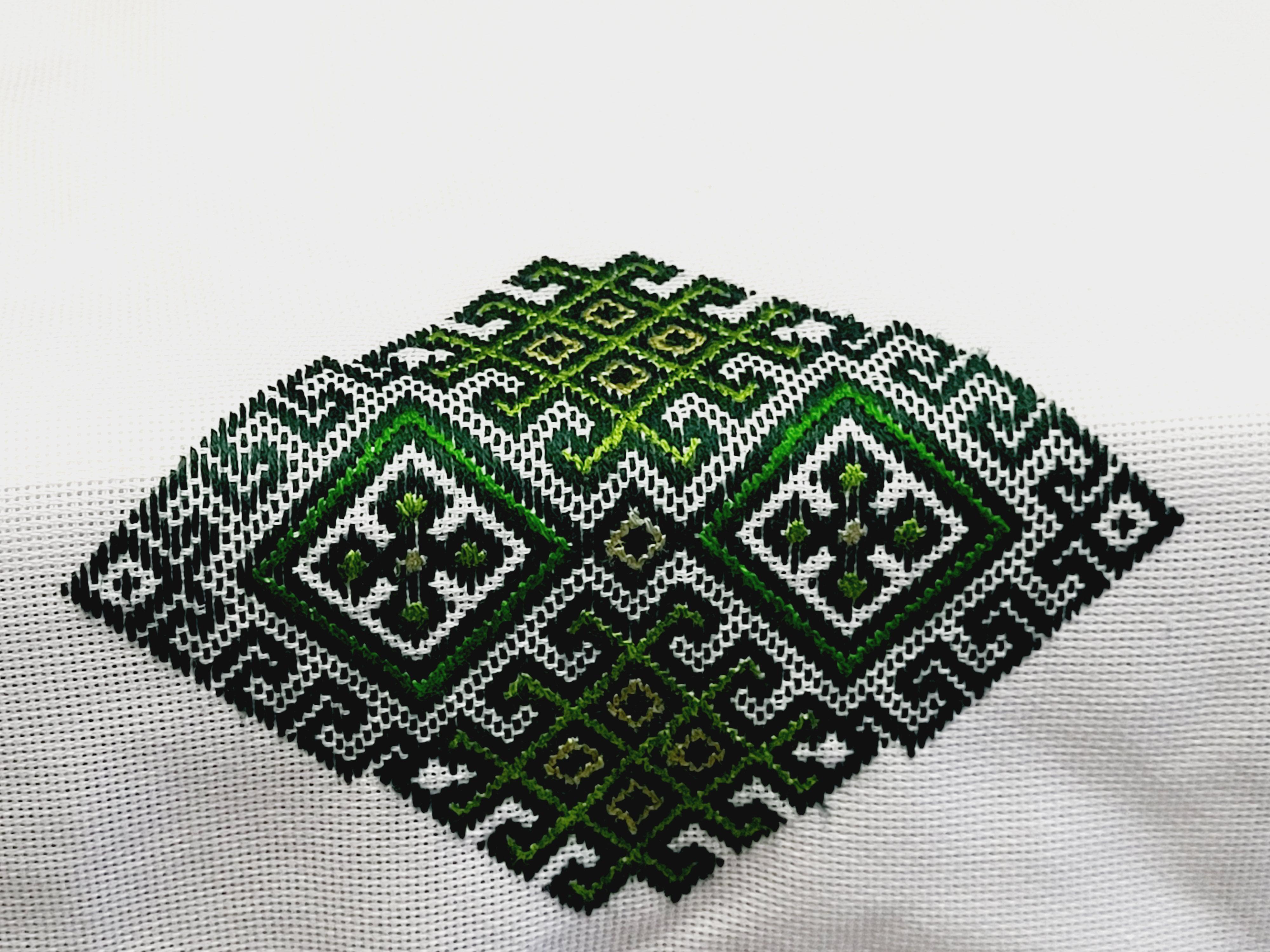 Скатертина вишита ручної роботи Смарагдова на панамі 1400x2100 мм - фото 2 Скатертина вишита ручної роботи Смарагдова на панамі 1400x2100 мм - фото 2