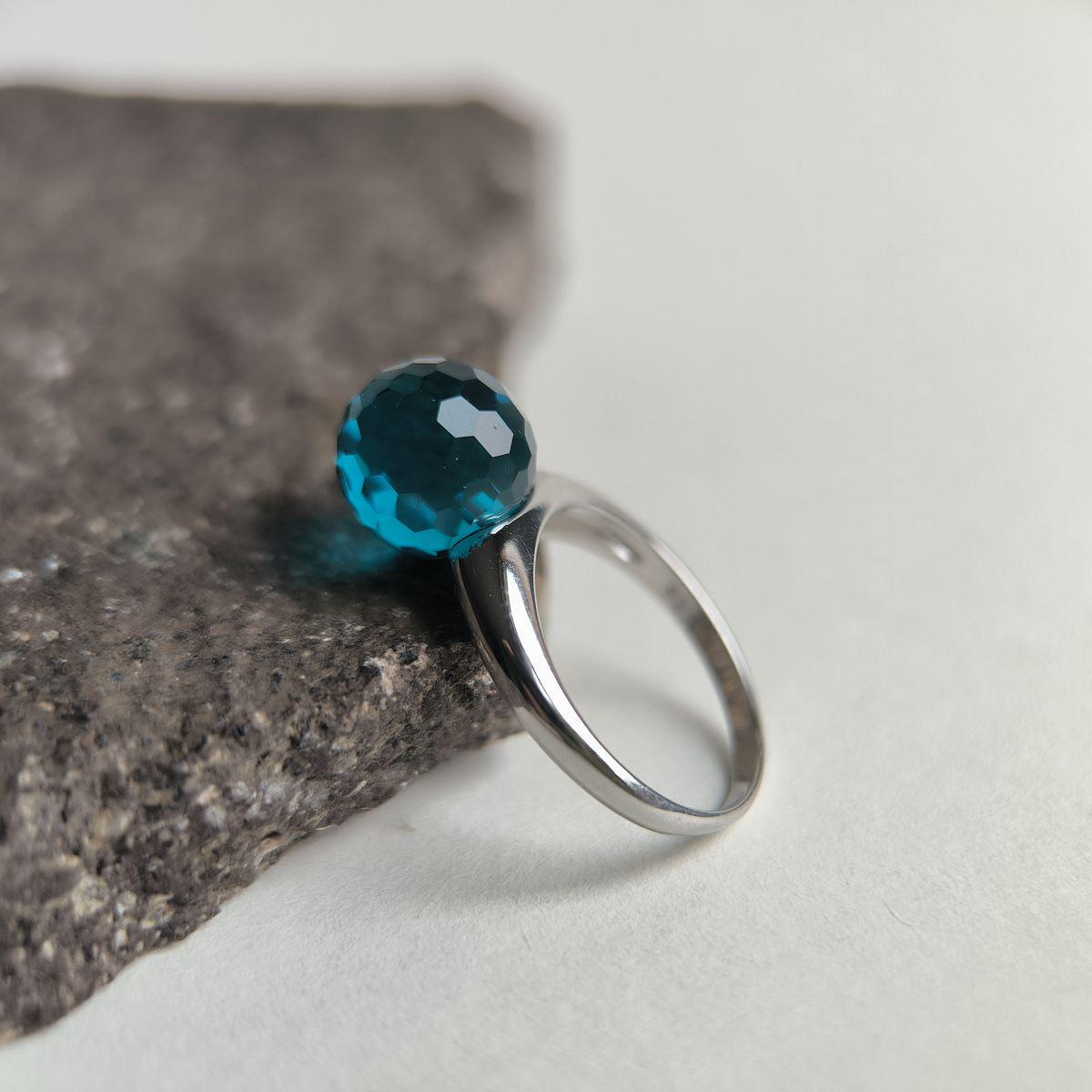 Кольцо серебряное LoveR с круглой бирюзовой вставкой с огранкой р. 18 Кольцо серебряное LoveR с круглой бирюзовой вставкой с огранкой р. 18