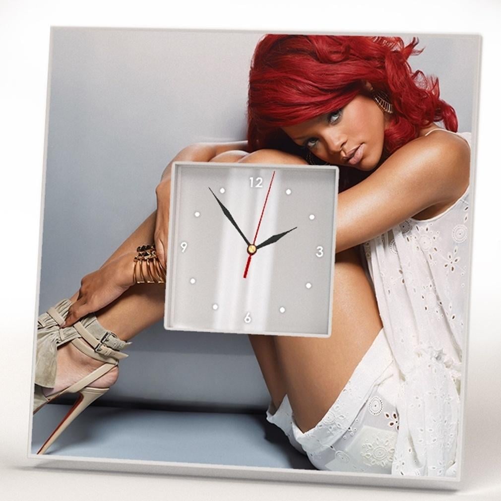 Часы Певица Рианна" 260x260 мм (C00909)