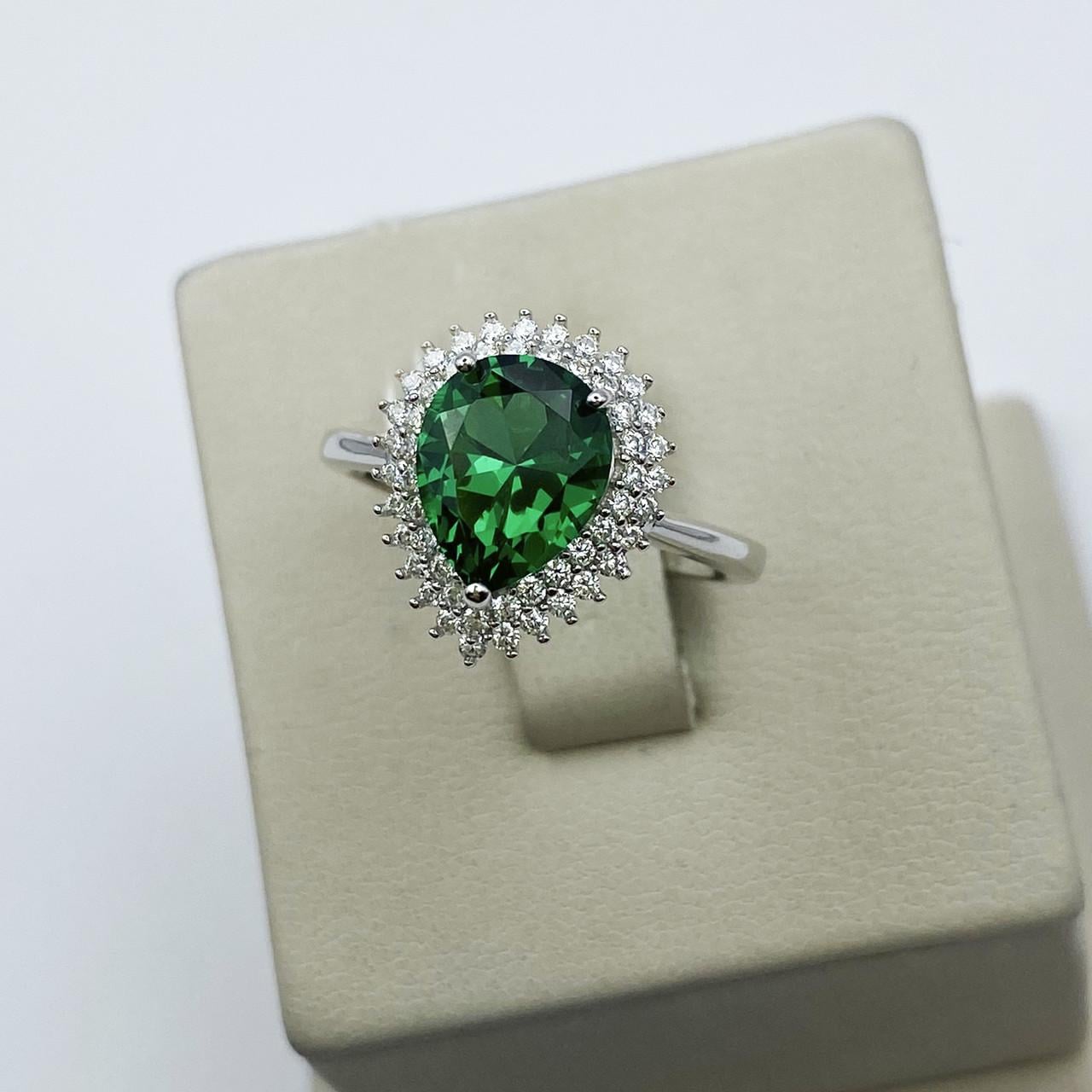 Кольцо серебряное с nano изумрудом р. 19 3,61 г (1935805296)