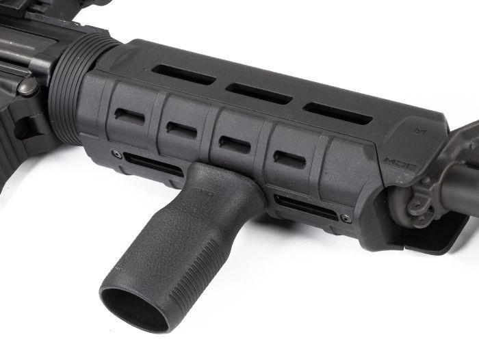 Цівка Magpul MOE M-LOK Hand Guard Carbine-Length для AR15/M4 Black (MAG424-BLK) - фото 6 Цівка Magpul MOE M-LOK Hand Guard Carbine-Length для AR15/M4 Black (MAG424-BLK) - фото 6