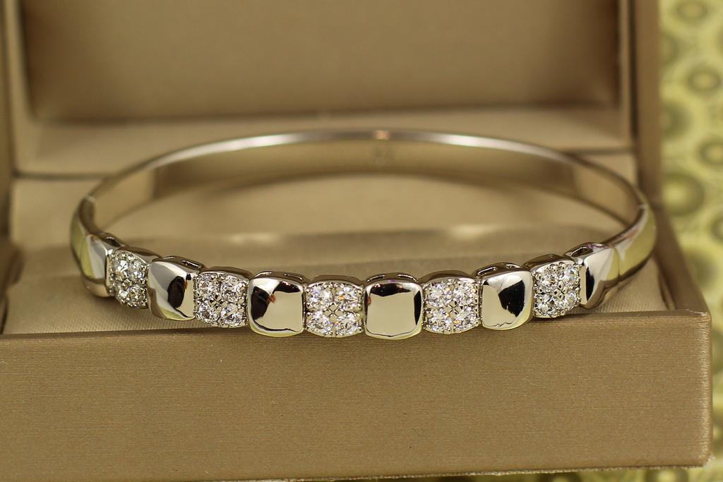 Браслет бенгл Xuping Jewelry Кристаллический ритм 57 мм 16-18 см Серебристый (30765782)