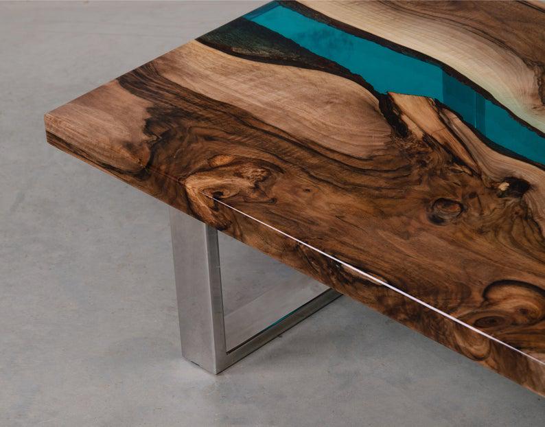 Стіл журнальний Х'юстон дизайнерський річка з прозорої синій епоксидної смоли та масиву горіха 1000х600х480 мм - фото 4 Стіл журнальний Х'юстон дизайнерський річка з прозорої синій епоксидної смоли та масиву горіха 1000х600х480 мм - фото 4