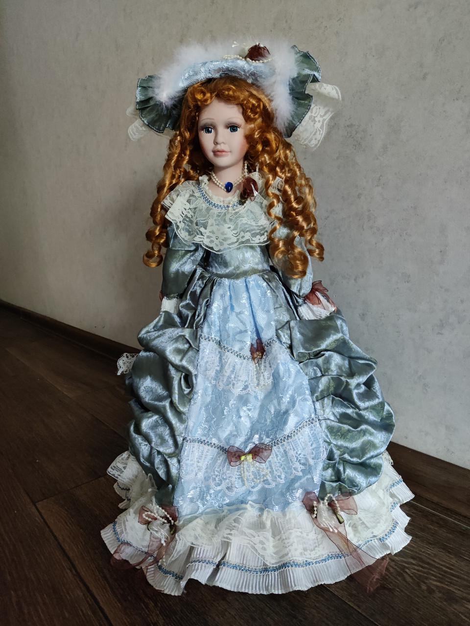 Лялька сувенірна Porcelain doll Сьюзі 55 см (1303-01 С)