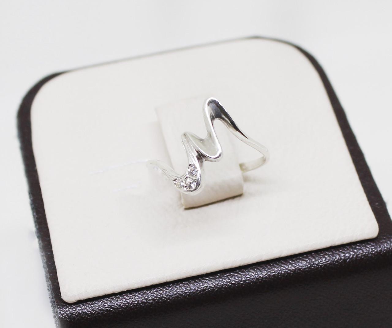 Кольцо серебряное с кубическим цирконием 13,5 1,06 г (1598844489)