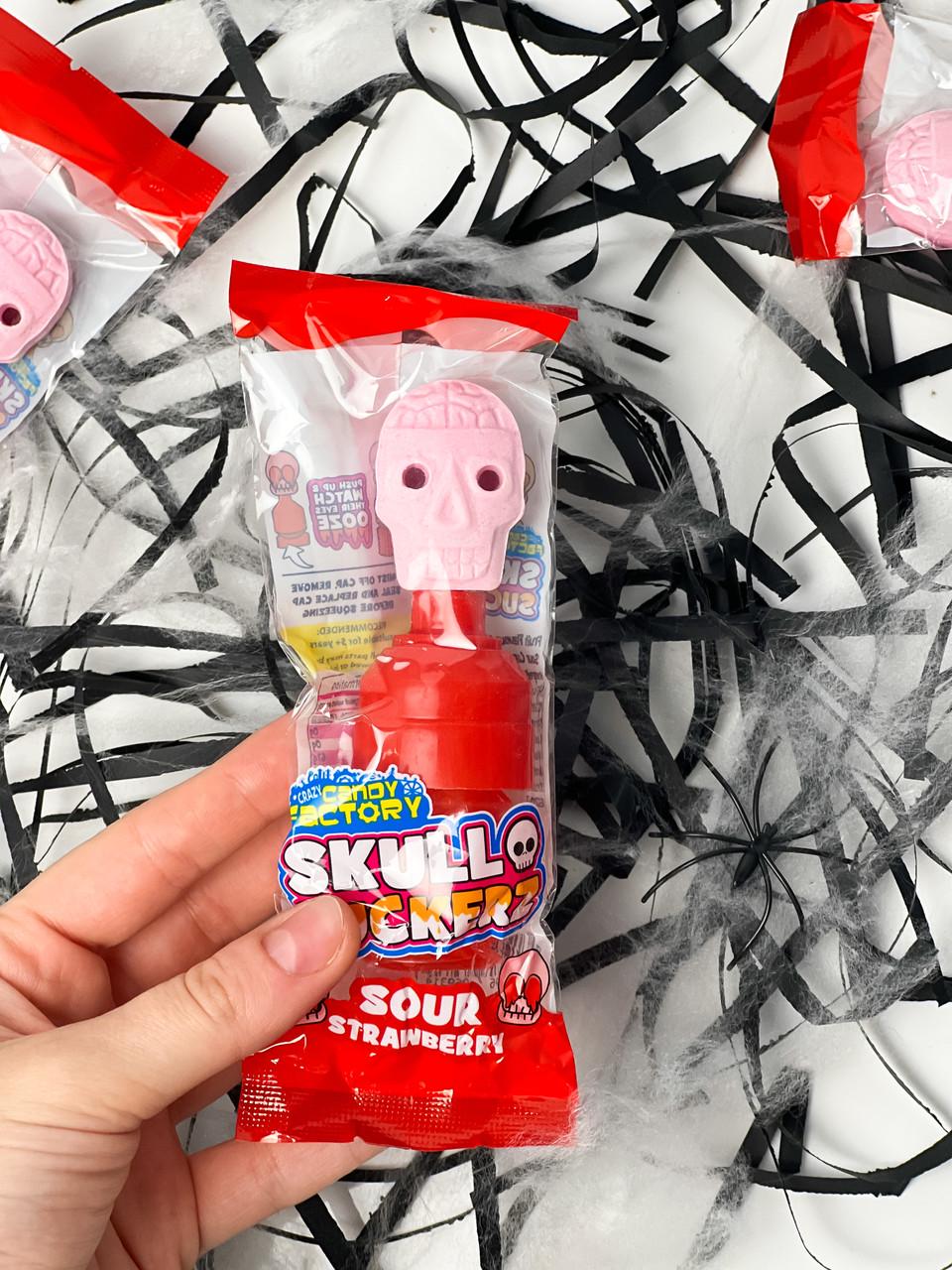 Леденец с кислой жидкостью Halloween Skull Suckers клубника 40 г (1677439300)