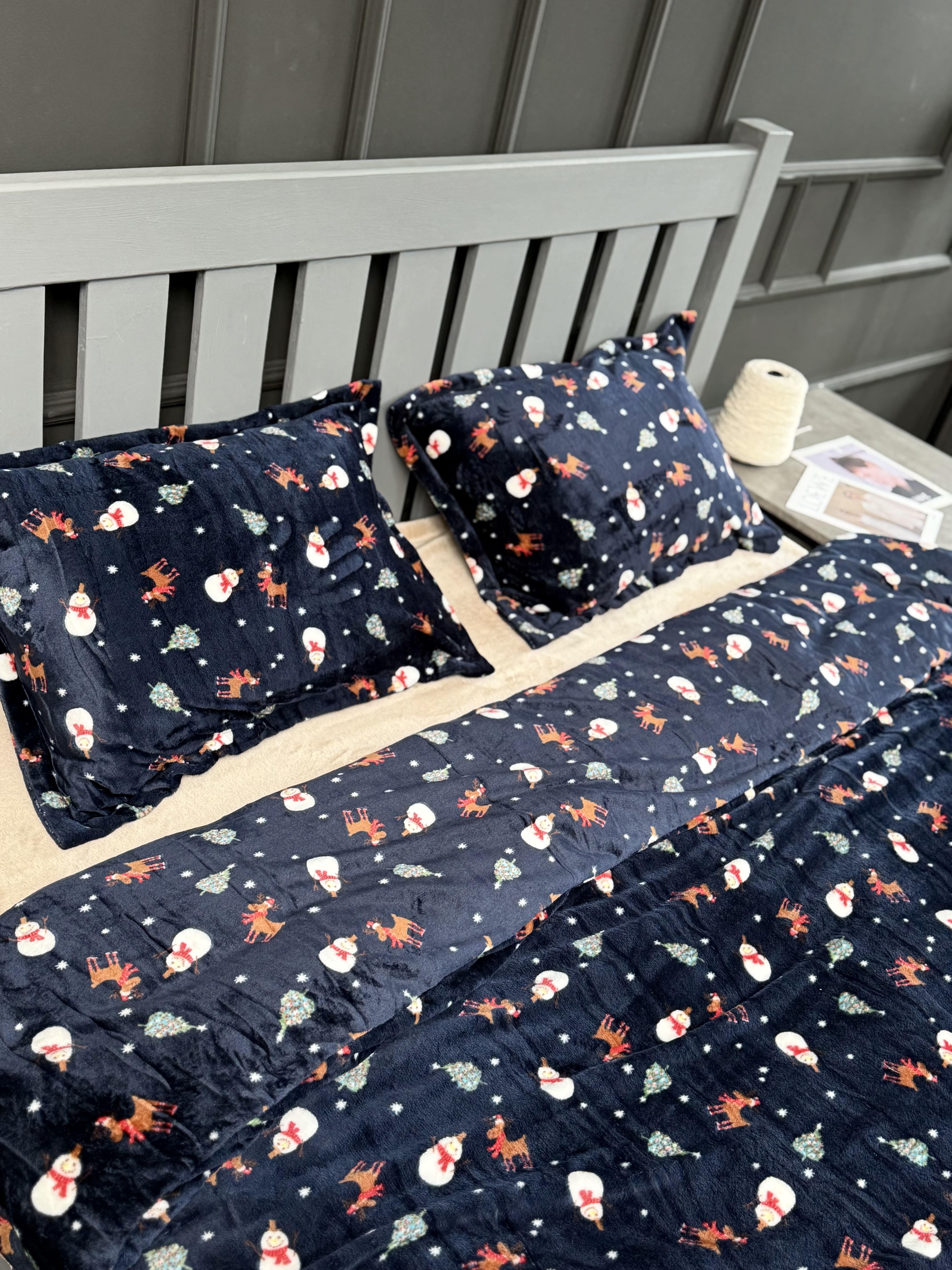 Комплект постельного белья на резинке Полярная ночь плюш полуторный/наволочки 50х70/70x70 см (9043) - фото 7 Комплект постельного белья на резинке Полярная ночь плюш полуторный/наволочки 50х70/70x70 см (9043) - фото 7