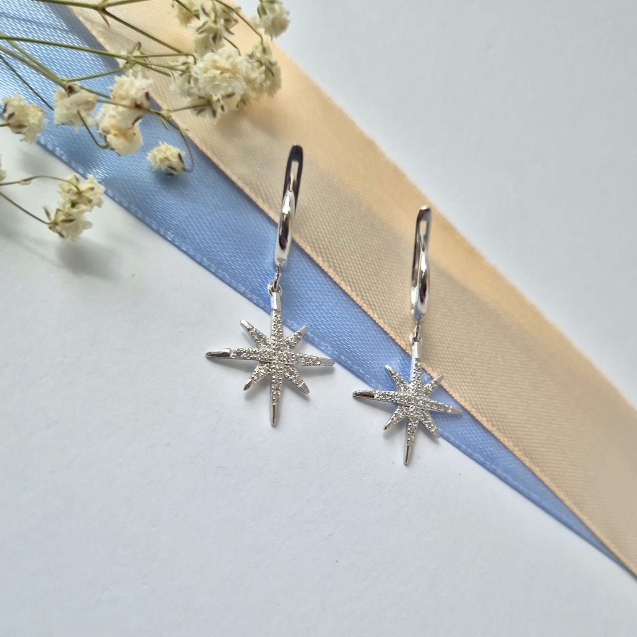 Серьги с подвеской в ​​белых камнях серебро 925 пробы 3,00 г (53138р)