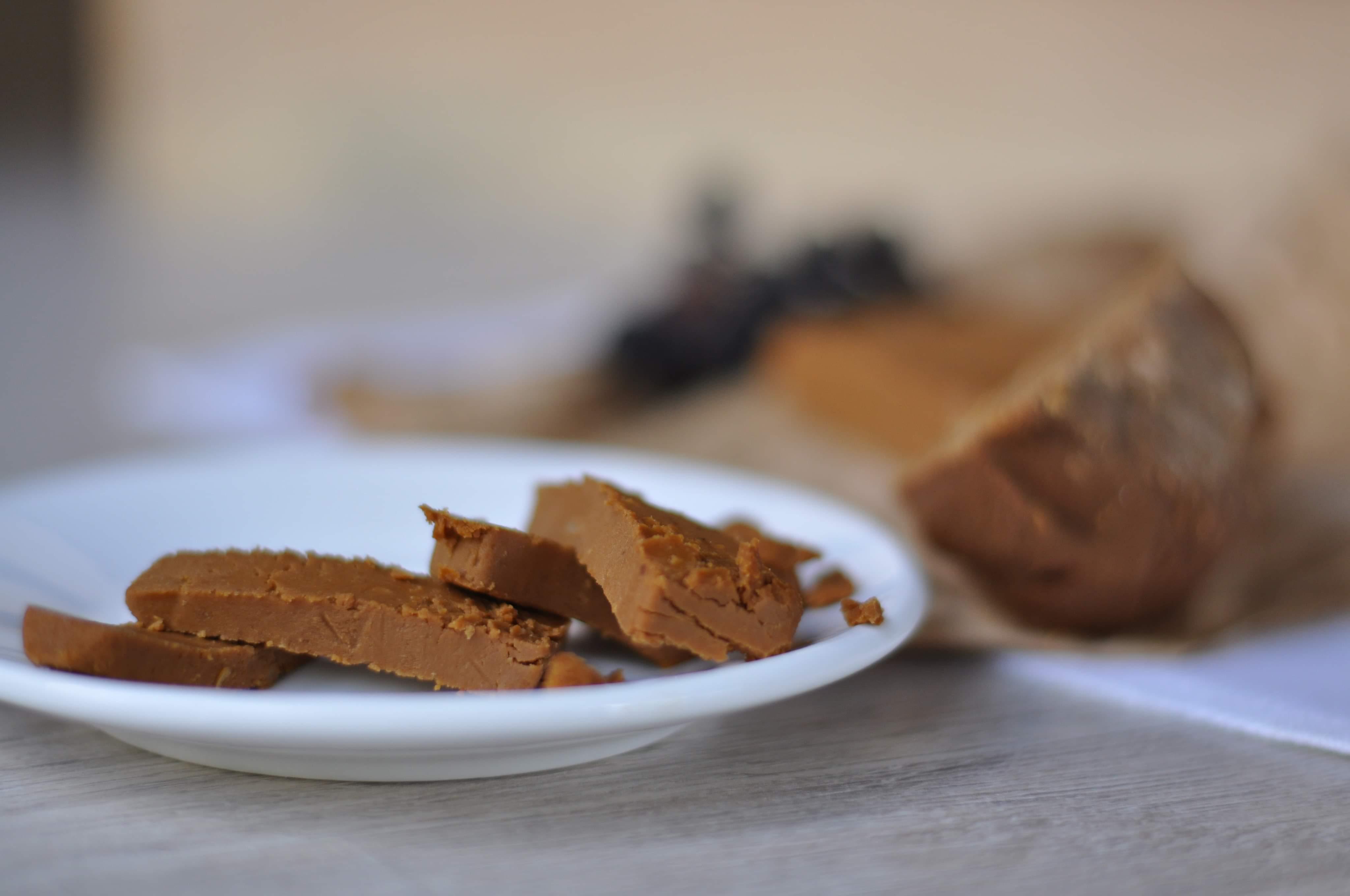 Сыр Брюност украинский десертный коричневый с карамельным вкусом 200 г вакуум (100001)