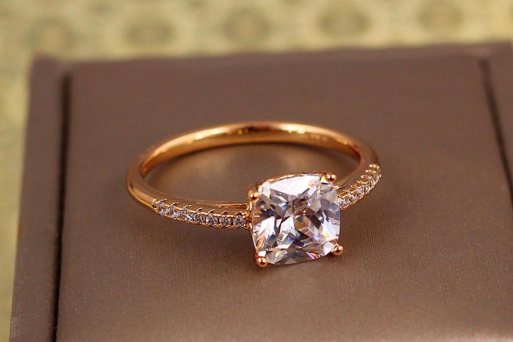 Кольцо Xuping Jewelry квадратный фианит р. 20 Золотистый