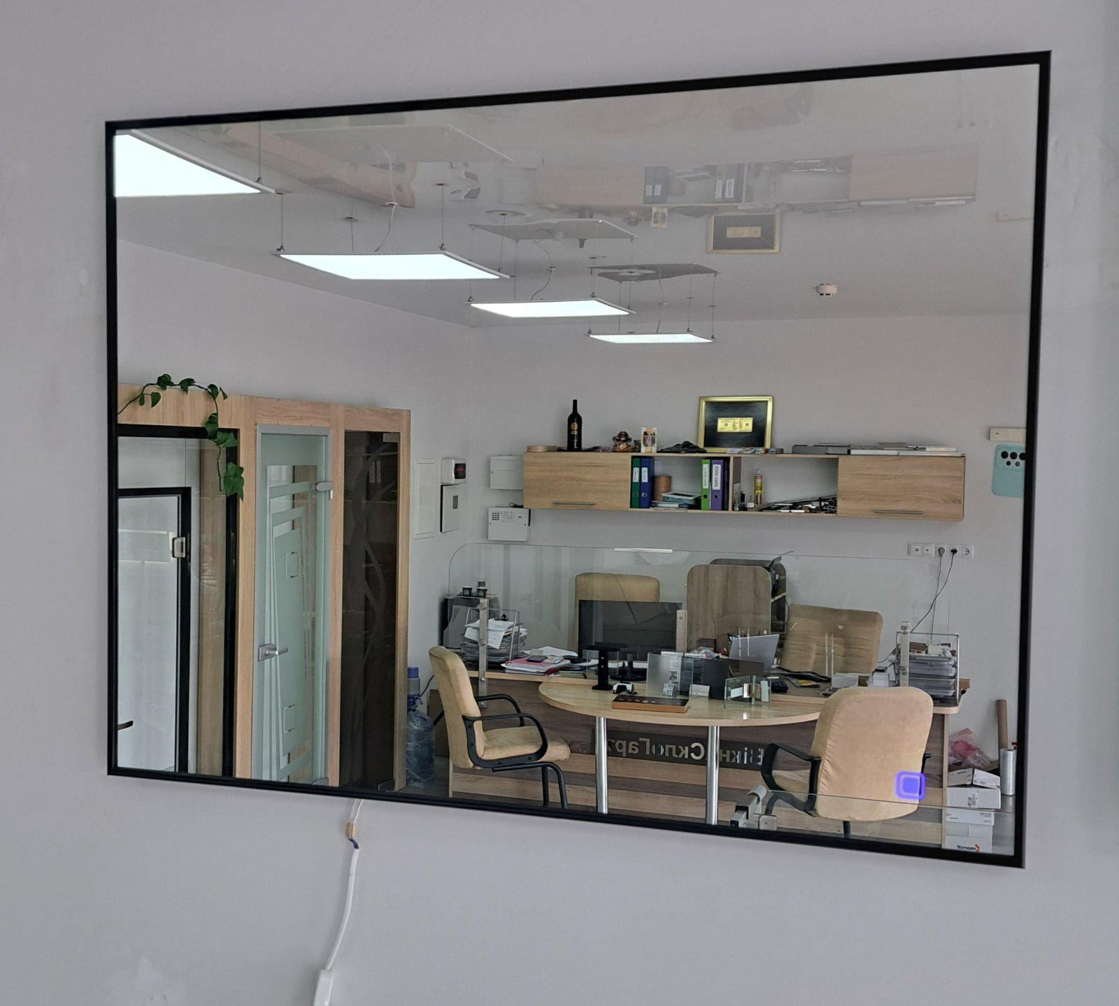 Зеркало СклоГарт в черной алюминиевой раме с фоновой подсветкой 600x800 мм с сенсорным выключателем (26038170)