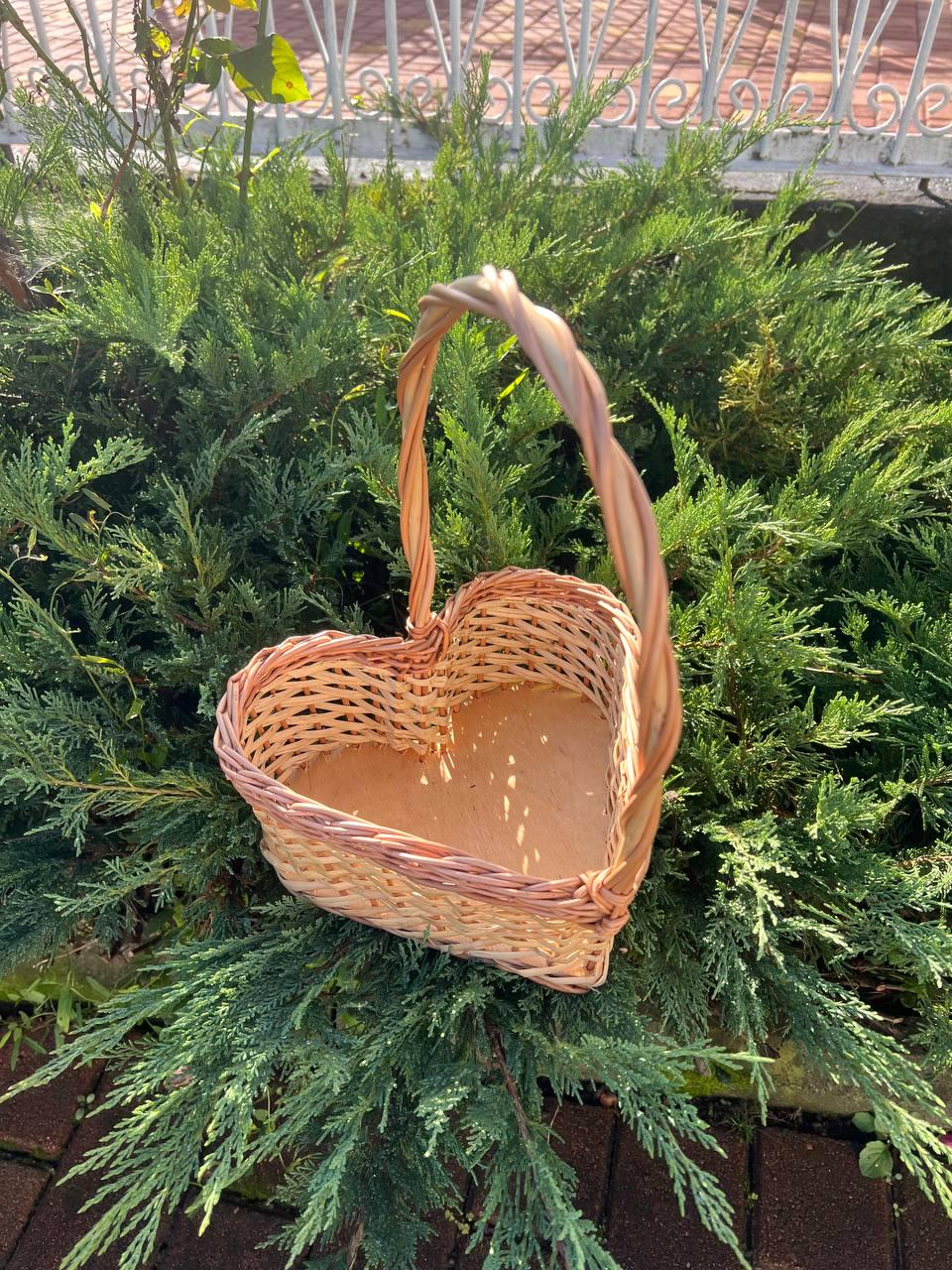 Корзина плетеная из лозы в форме сердца Сімейний Затишок - фото 8 Корзина плетеная из лозы в форме сердца Сімейний Затишок - фото 8