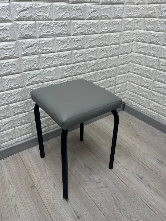 Табурет кухонний Tutty 30х30х45 см Сірий/Чорний (28374196)