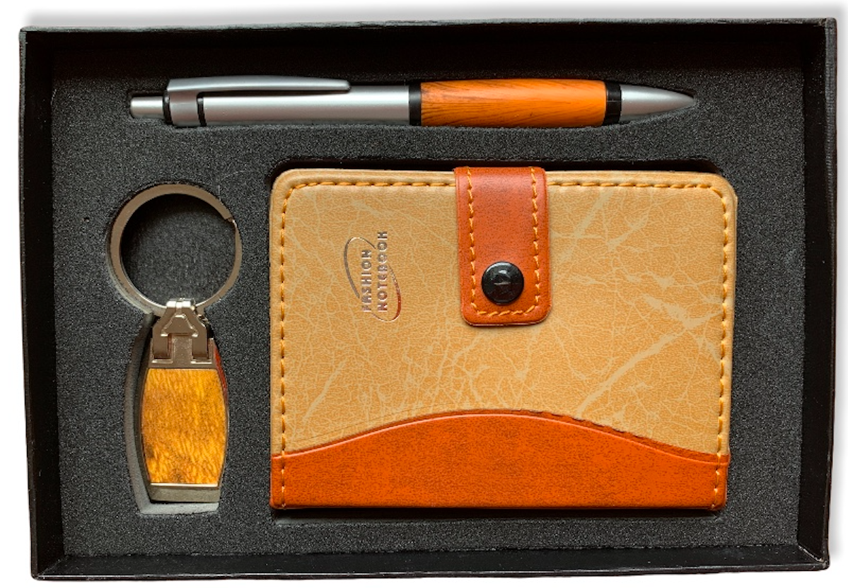 Набор шариковая ручка/блокнот/брелок Светлая кожа Набор шариковая ручка/блокнот/брелок Светлая кожа