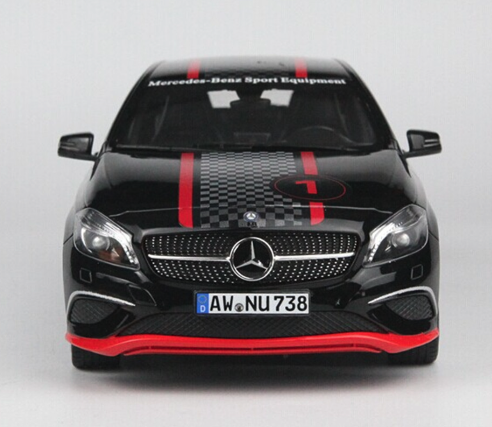 Модель автомобиля Norev 1:18 Mercedes-Benz A-Class W176 Sport Edition Black (183596) - фото 3 Модель автомобиля Norev 1:18 Mercedes-Benz A-Class W176 Sport Edition Black (183596) - фото 3