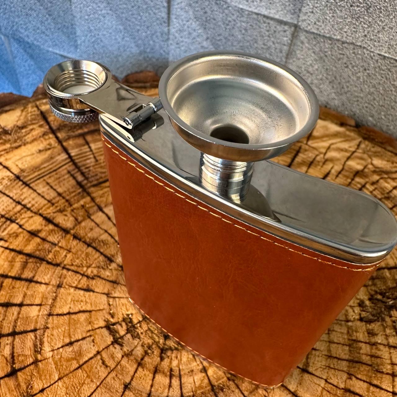 Подарунковий набір фляга для алкоголю 4 чарки з шахами в дерев'яній коробці - фото 8 Подарунковий набір фляга для алкоголю 4 чарки з шахами в дерев'яній коробці - фото 8