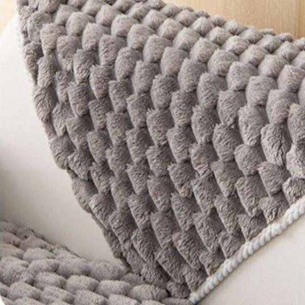 Мягкая накидка на диван или кресло C00440-2 90х160 см Серый - фото 2