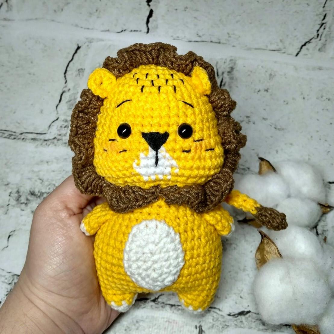 Мягкая игрушка вязаная ручной работы Лев 14 см Желтый (202-80-1) - фото 2 Мягкая игрушка вязаная ручной работы Лев 14 см Желтый (202-80-1) - фото 2