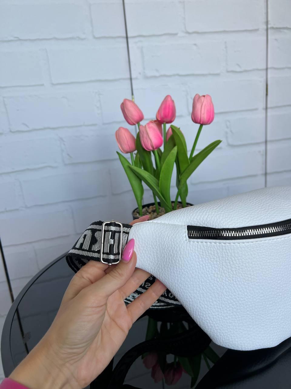 Сумка бананка на пояс женская из экокожи спортивная через плечо Белый - фото 5 Сумка бананка на пояс женская из экокожи спортивная через плечо Белый - фото 5